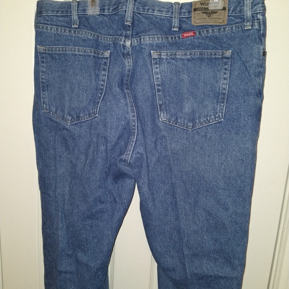 Wrangler Blue Medium Wash Denim Jeans Men's sz 42x30. - Picture 5 of 7
